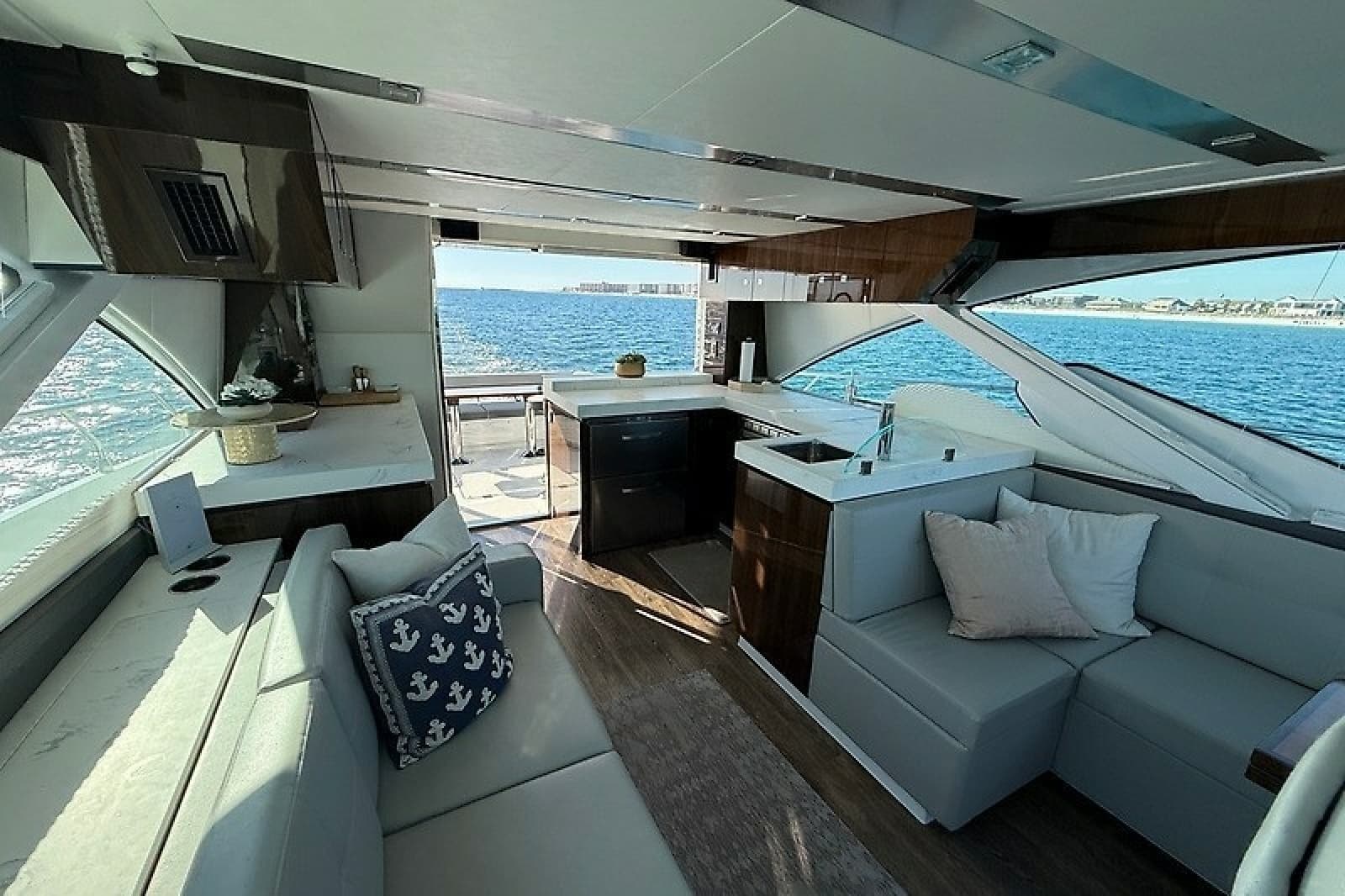 2023 Cruisers Yachts 60 Fly - Photo 9