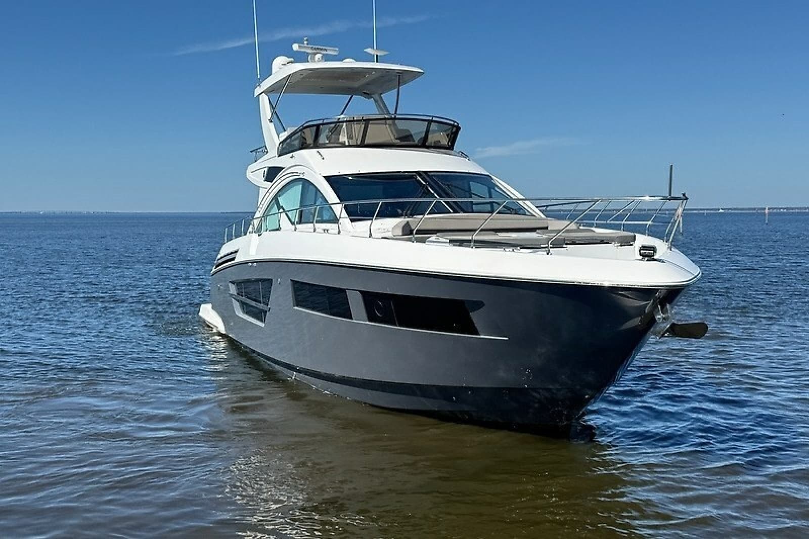2023 Cruisers Yachts 60 Fly - Photo 2