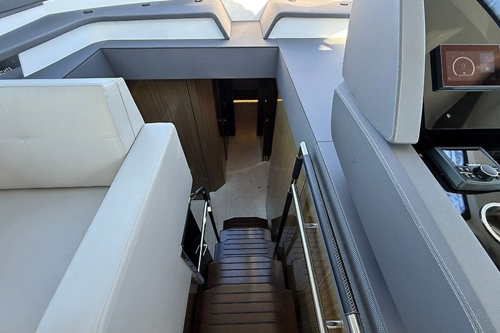 2023 Cruisers Yachts 60 Fly - Photo 13