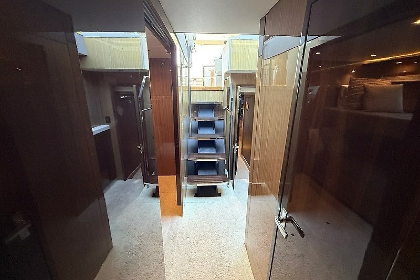 2023 Cruisers Yachts 60 Fly - Photo 21
