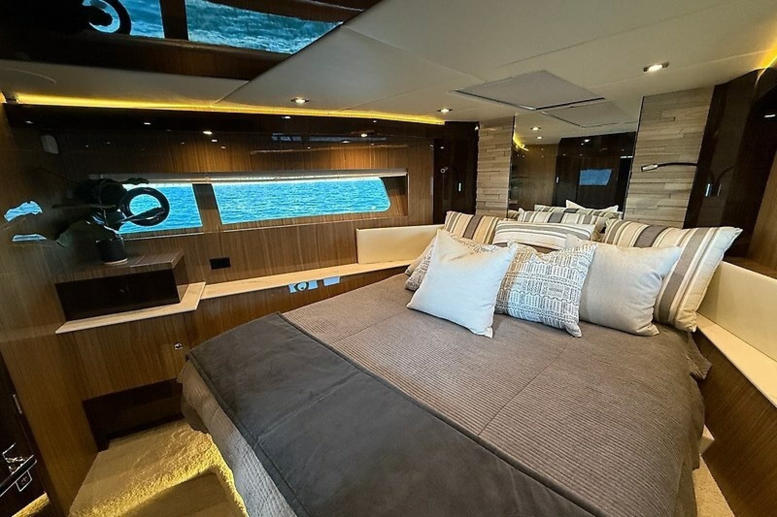 2023 Cruisers Yachts 60 Fly - Photo 20