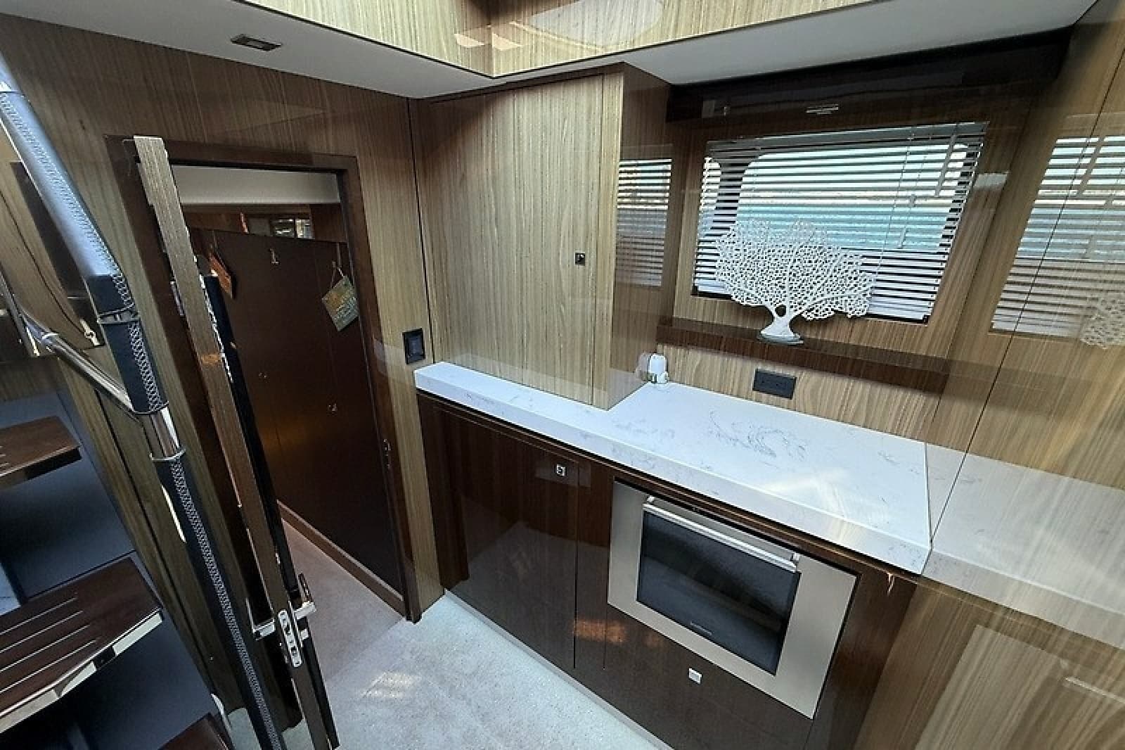 2023 Cruisers Yachts 60 Fly - Photo 22