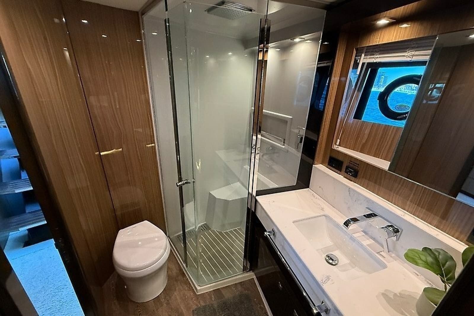 2023 Cruisers Yachts 60 Fly - Photo 18