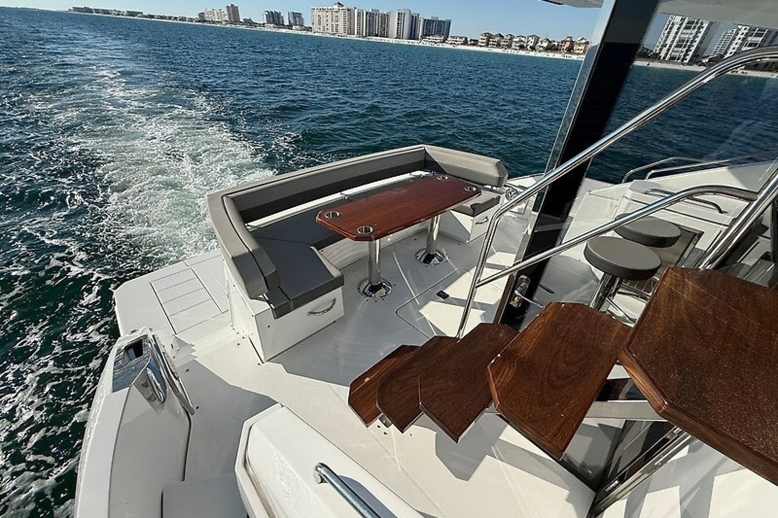 2023 Cruisers Yachts 60 Fly - Photo 32