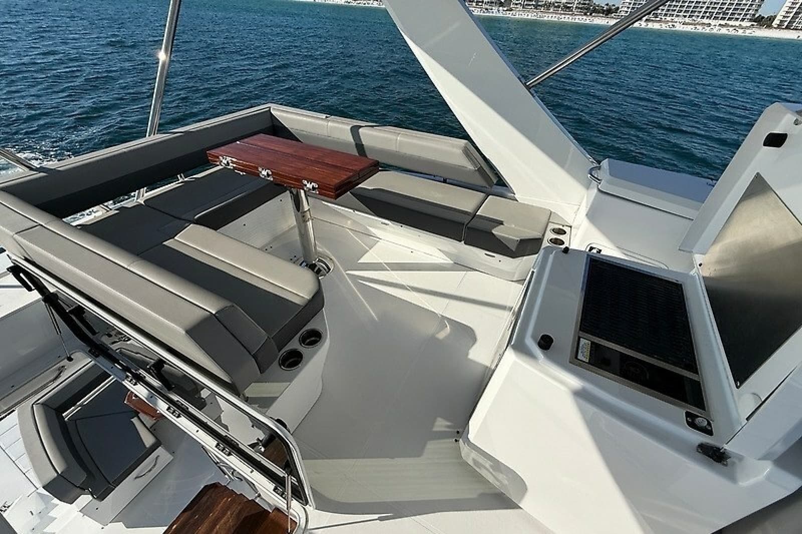 2023 Cruisers Yachts 60 Fly - Photo 40