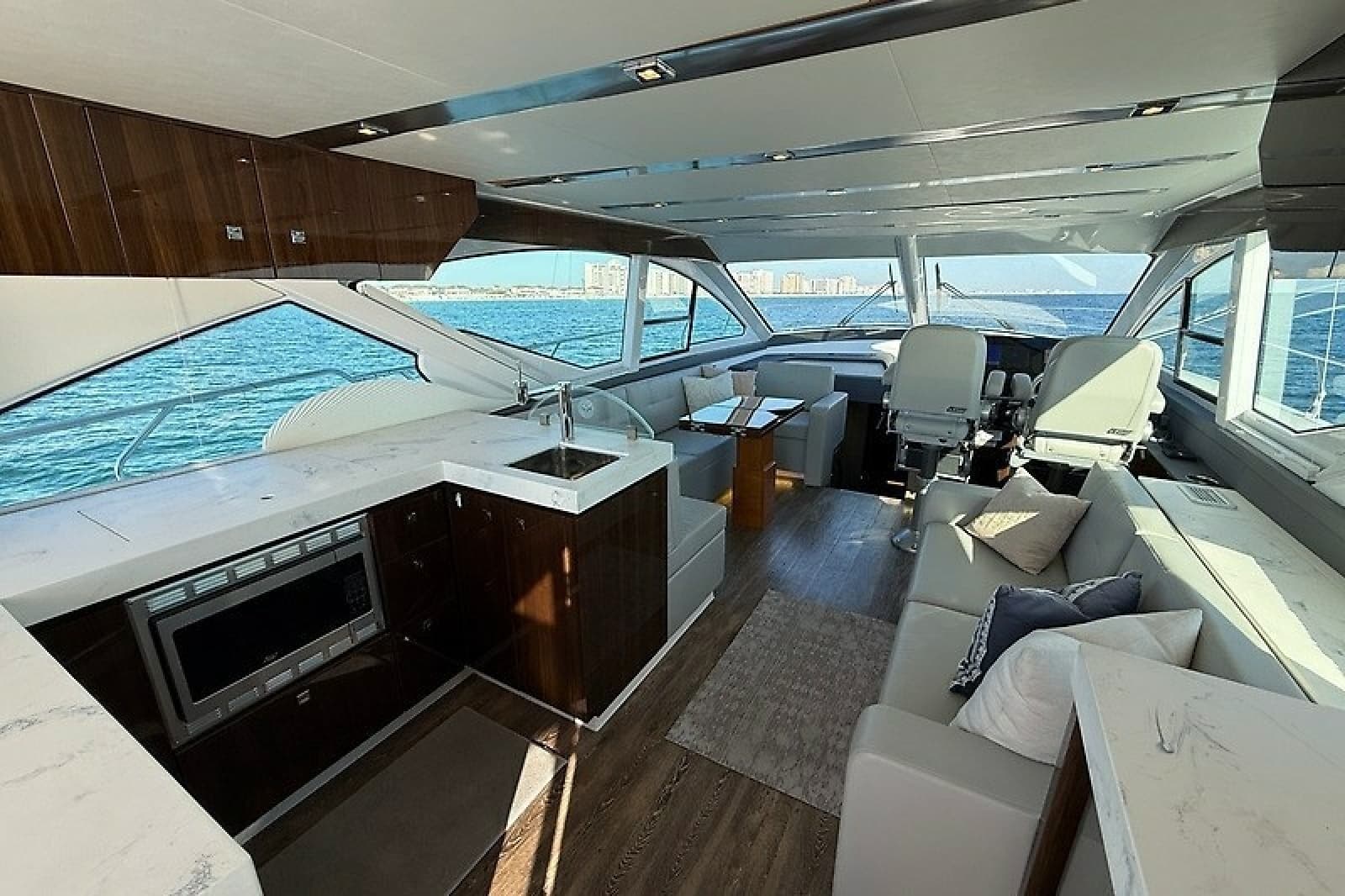 2023 Cruisers Yachts 60 Fly - Photo 10
