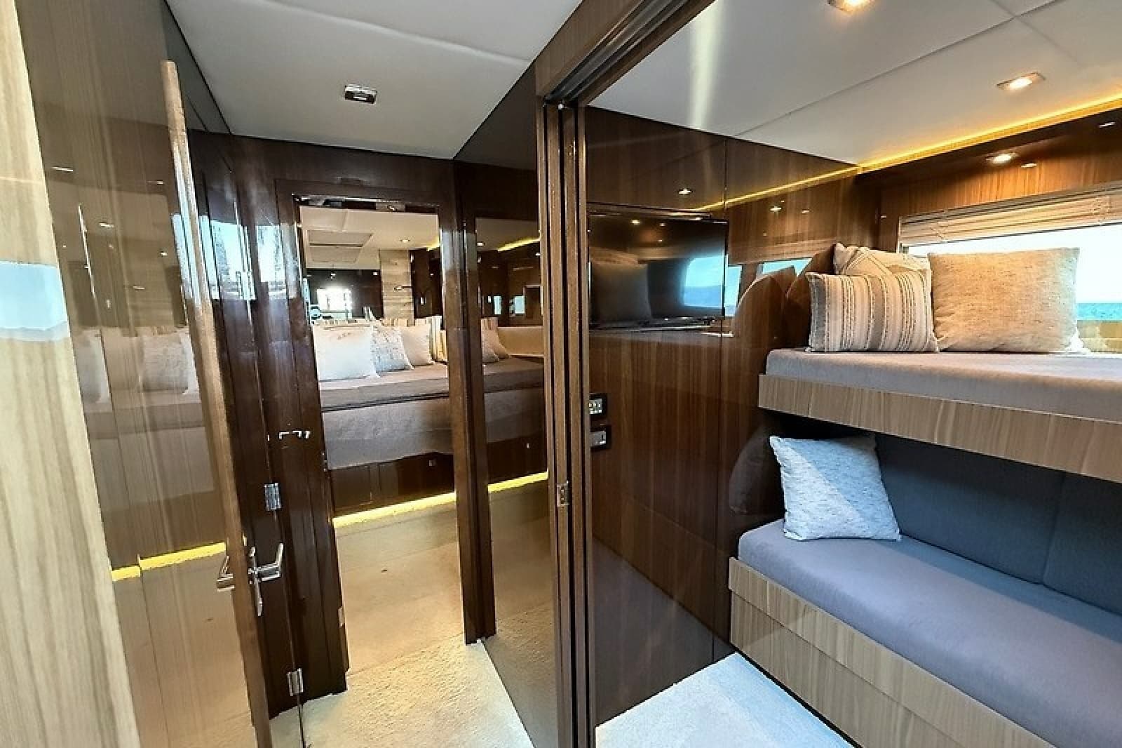 2023 Cruisers Yachts 60 Fly - Photo 15