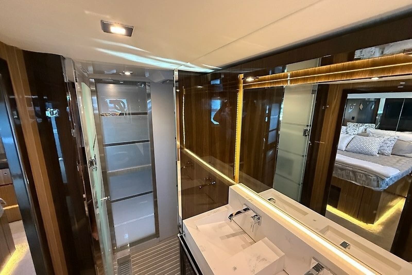 2023 Cruisers Yachts 60 Fly - Photo 28