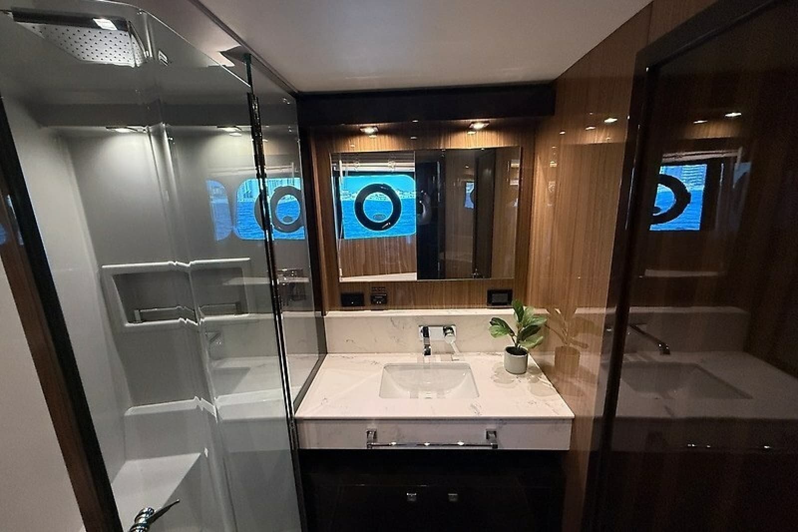 2023 Cruisers Yachts 60 Fly - Photo 17