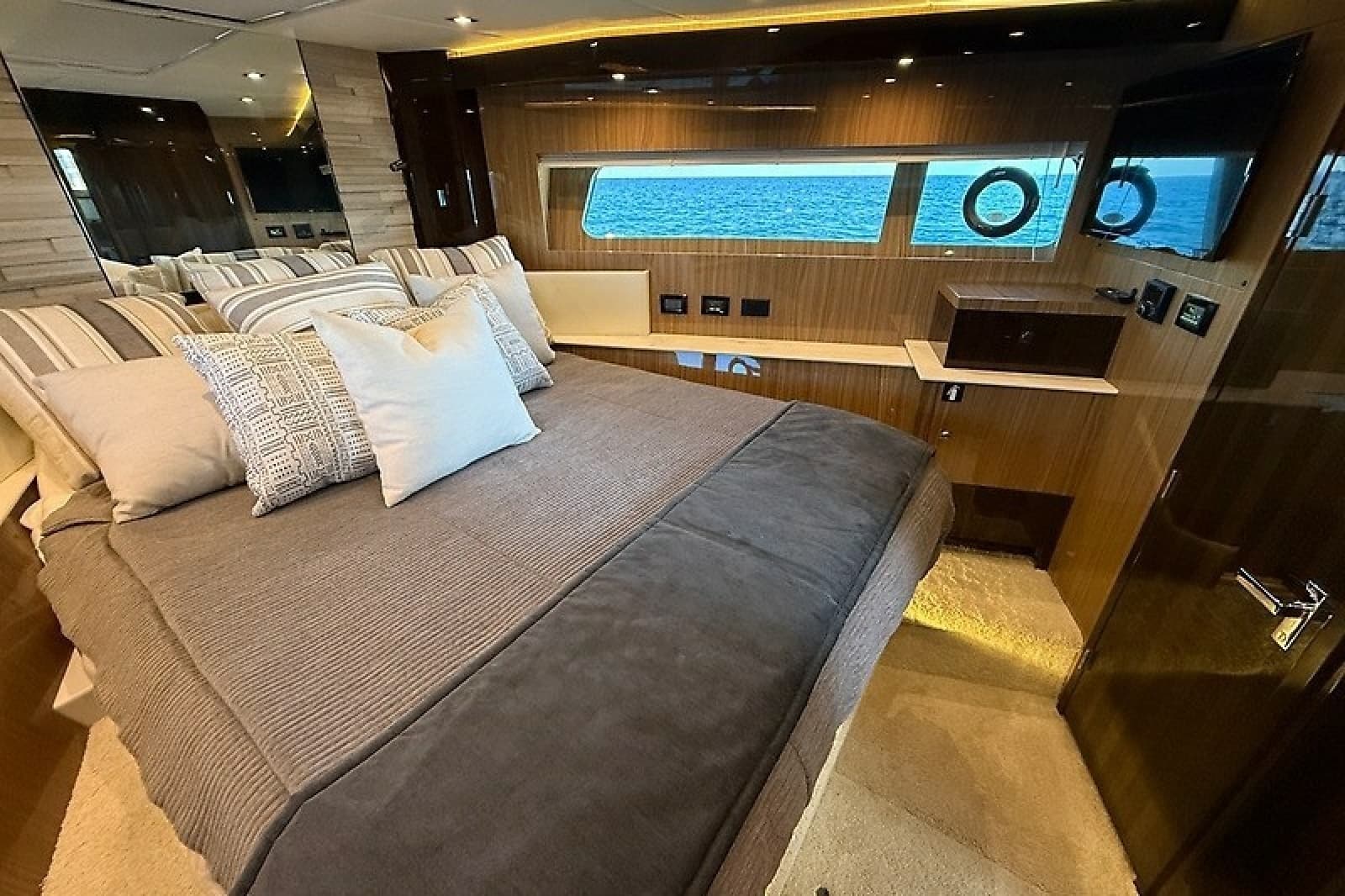 2023 Cruisers Yachts 60 Fly - Photo 19