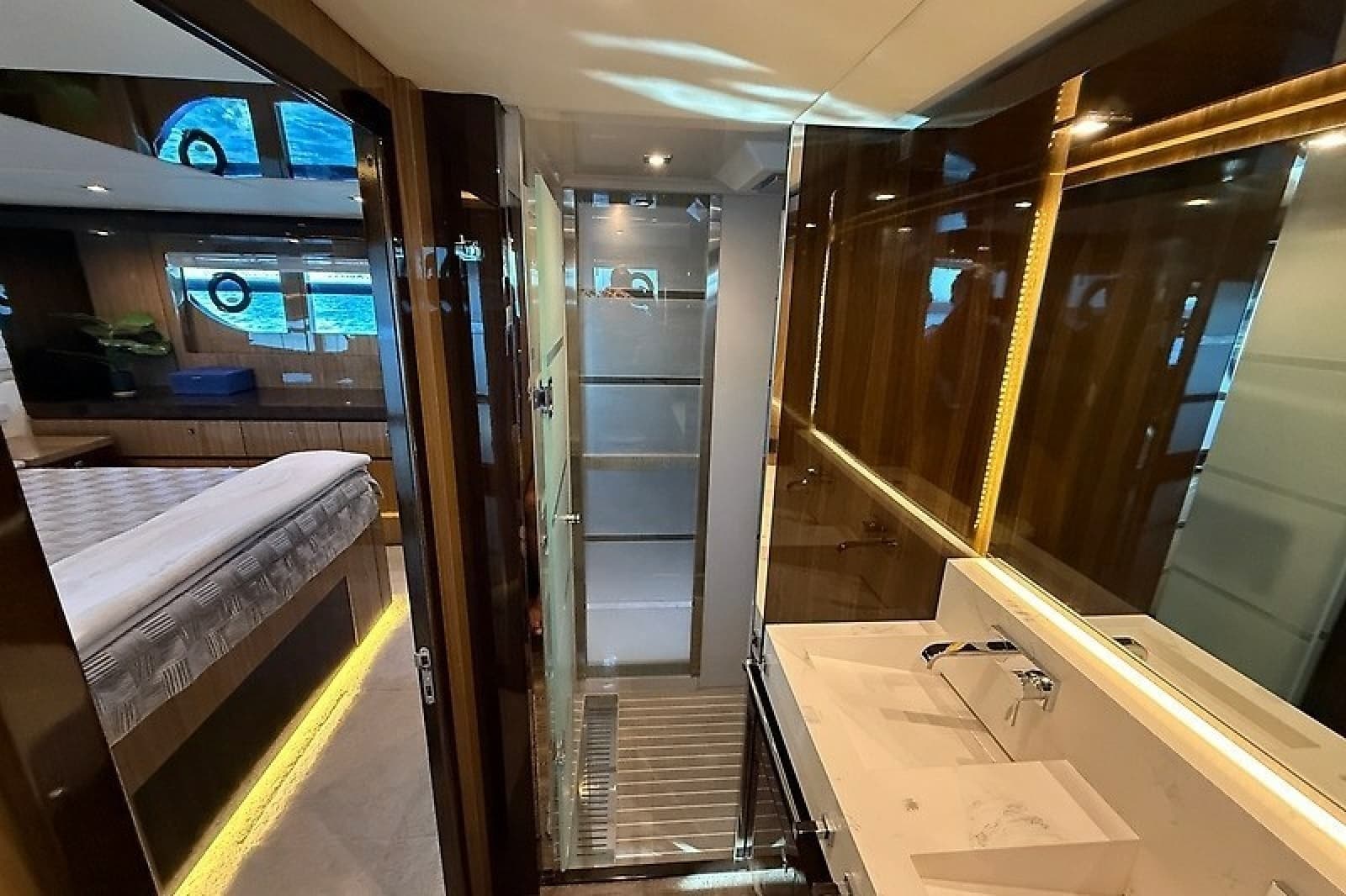 2023 Cruisers Yachts 60 Fly - Photo 29