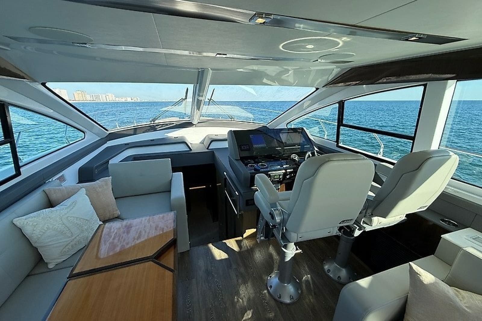 2023 Cruisers Yachts 60 Fly - Photo 11