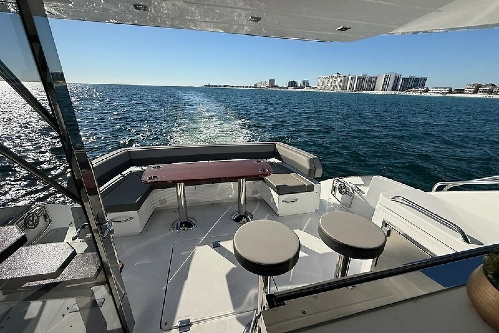 2023 Cruisers Yachts 60 Fly - Photo 31