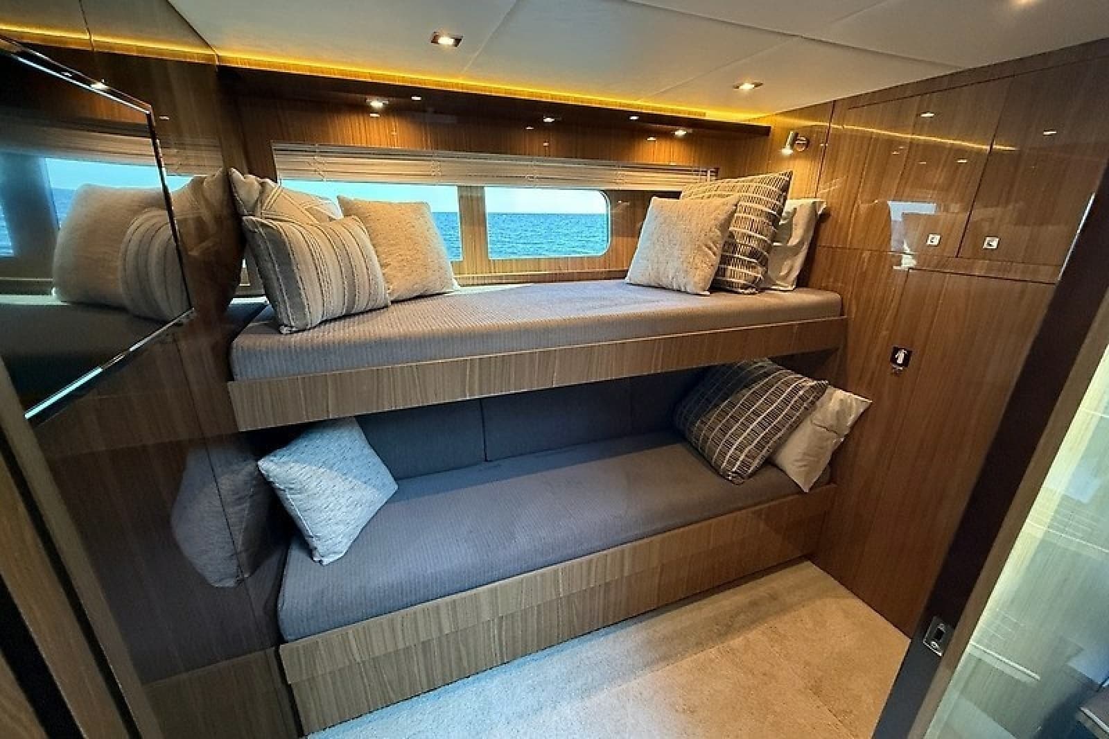 2023 Cruisers Yachts 60 Fly - Photo 16