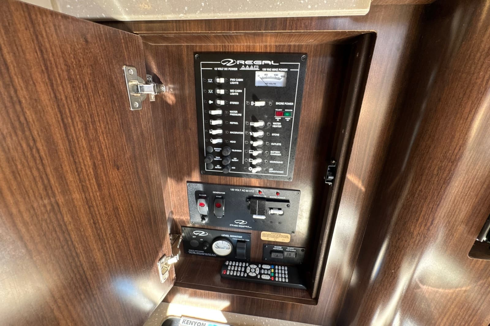 2017 Regal 28 Express - Photo 86