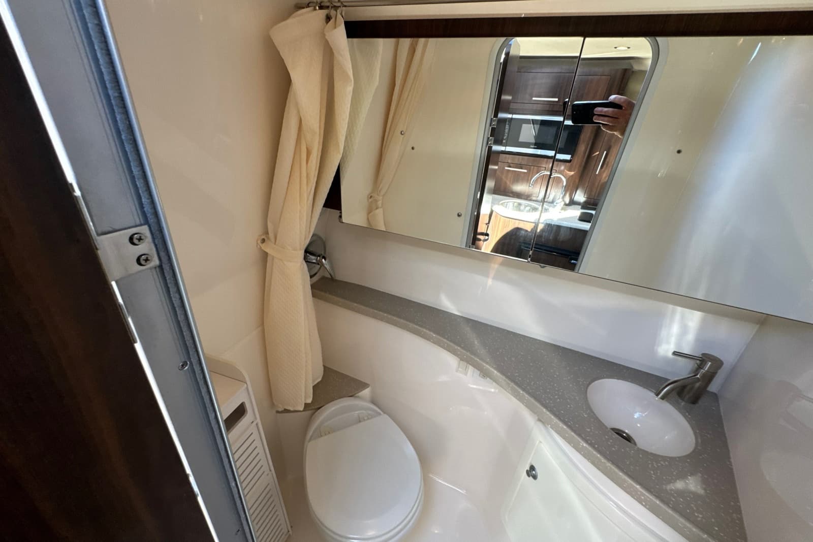 2017 Regal 28 Express - Photo 80