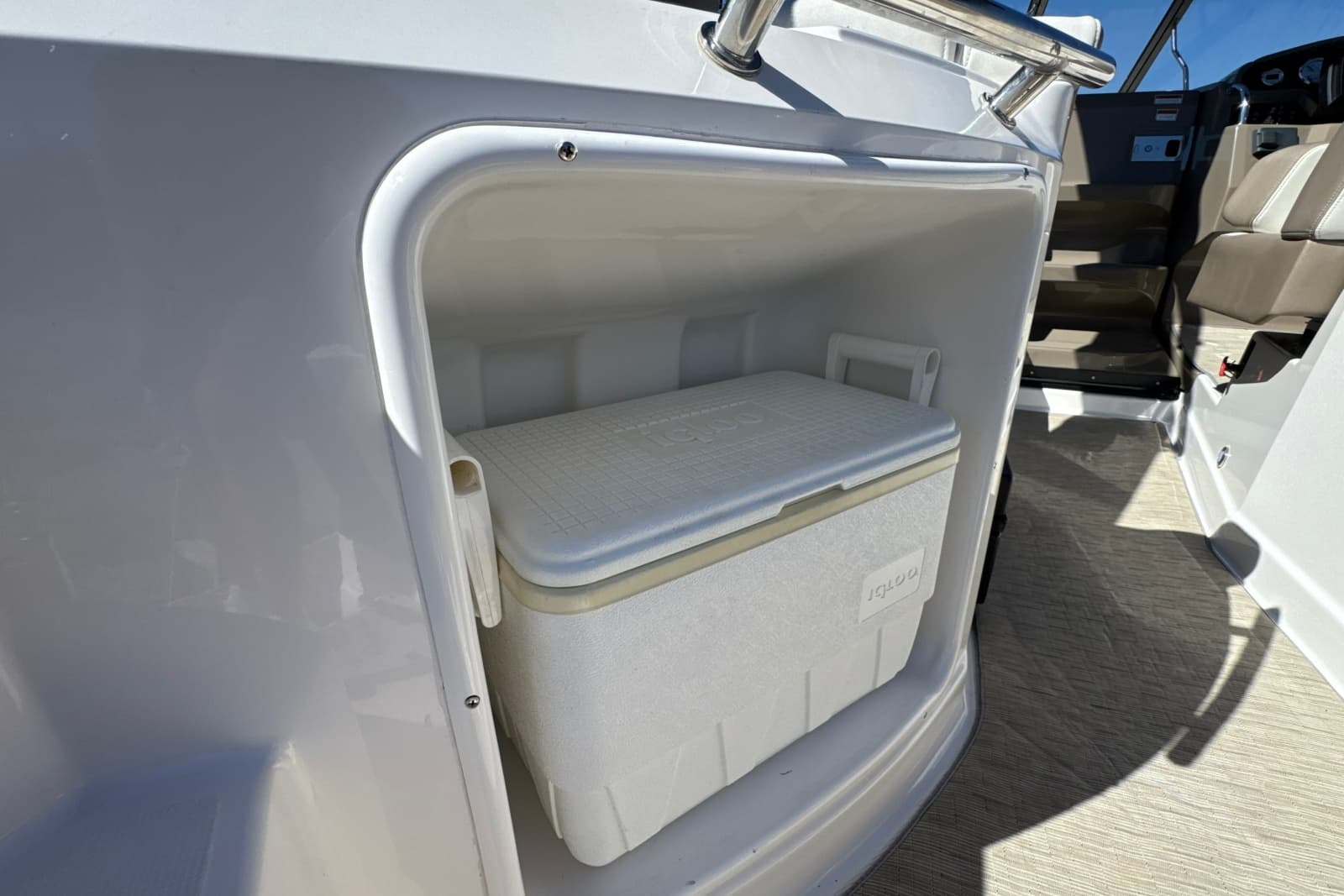 2017 Regal 28 Express - Photo 27