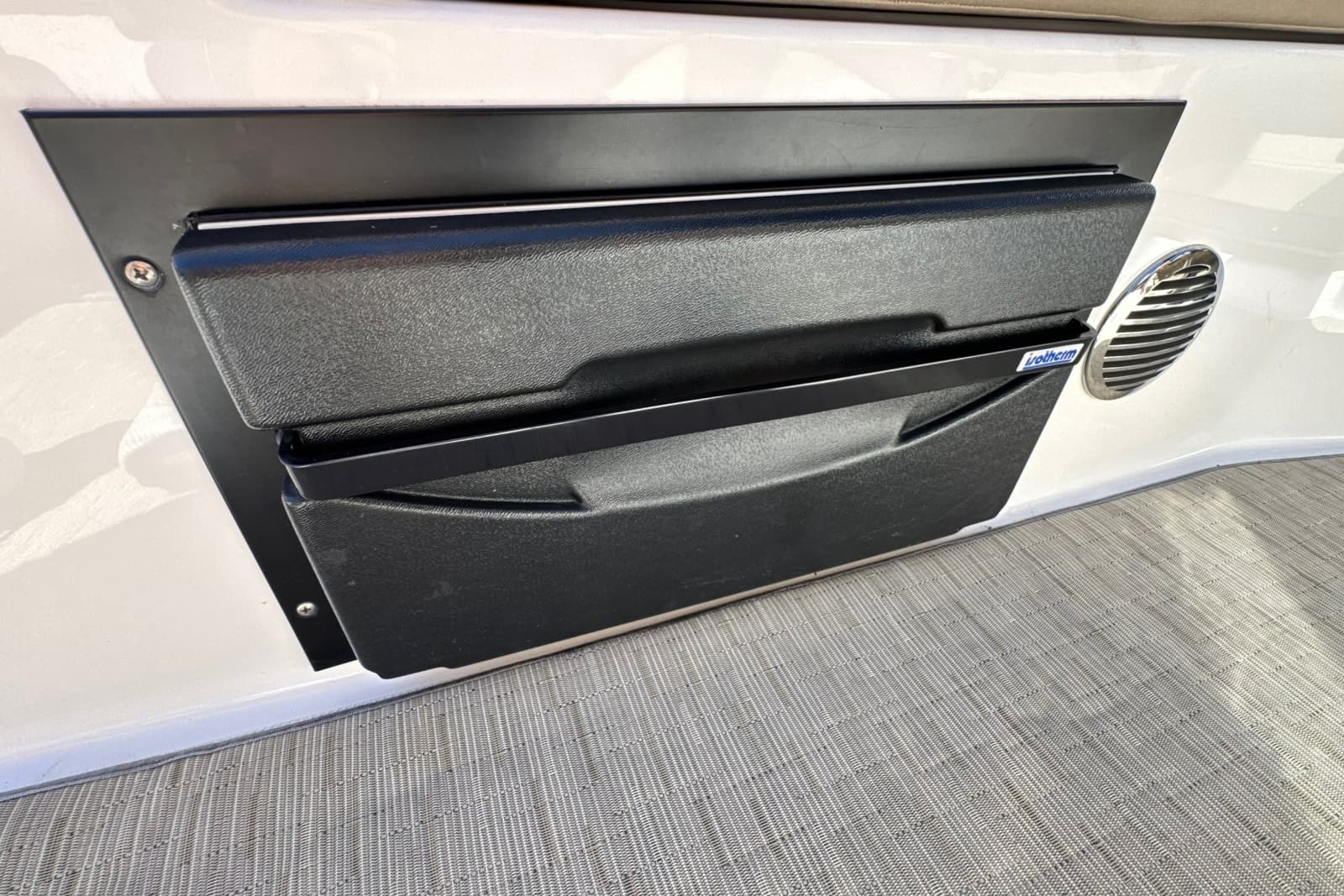 2017 Regal 28 Express - Photo 33