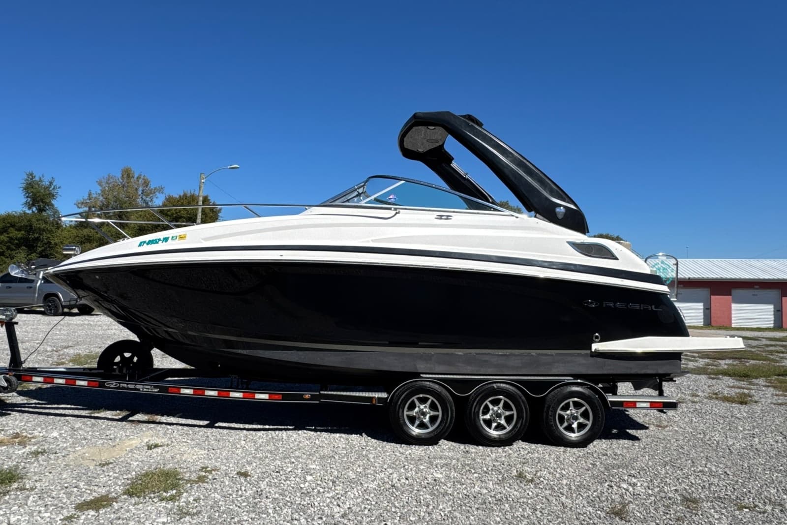 2017 Regal 28 Express - Photo 2