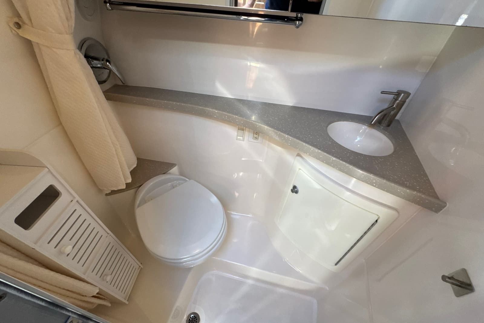 2017 Regal 28 Express - Photo 79