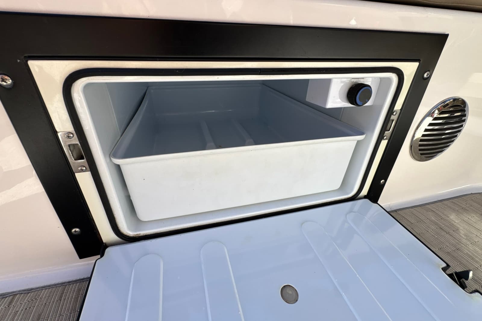 2017 Regal 28 Express - Photo 34