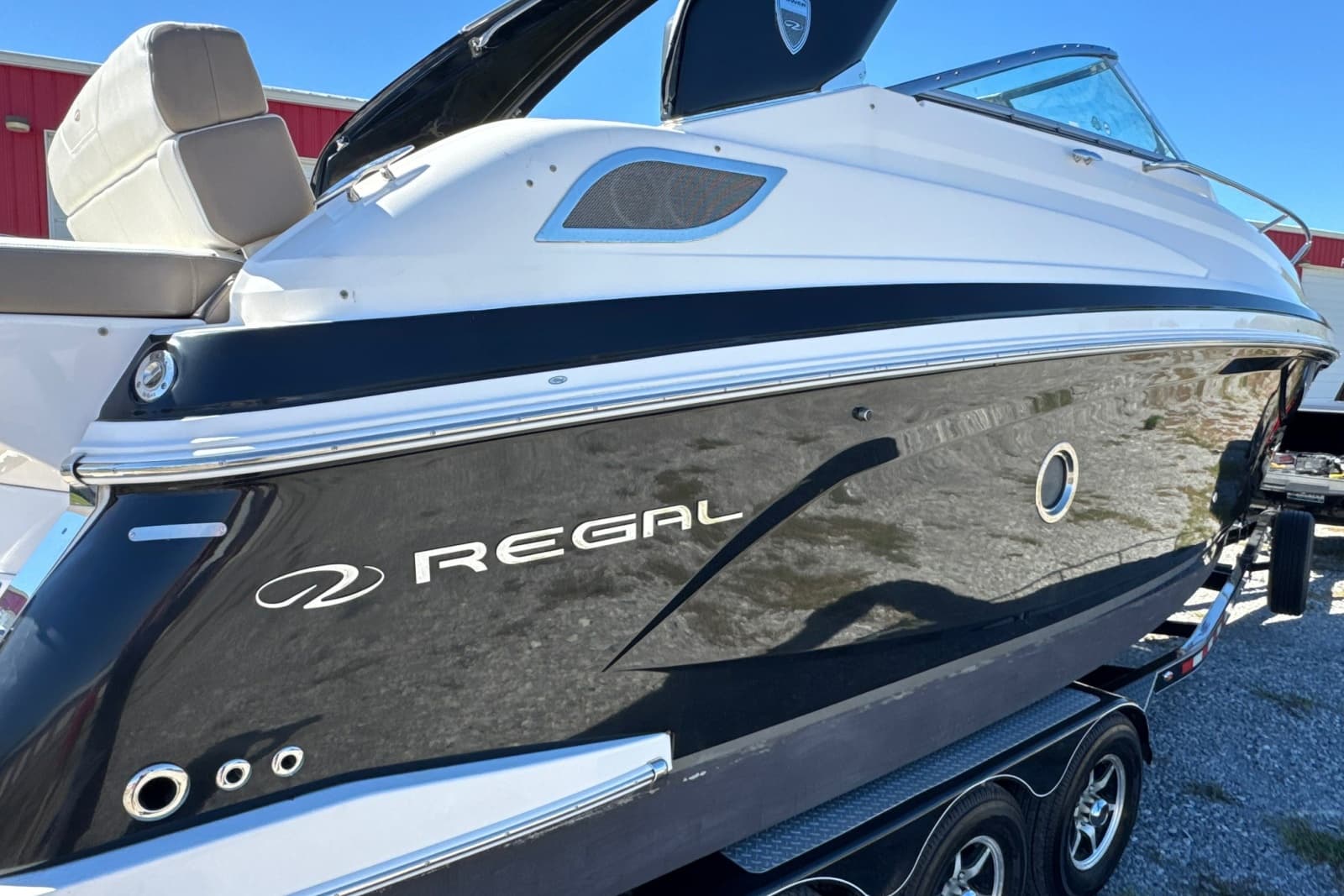 2017 Regal 28 Express - Photo 16