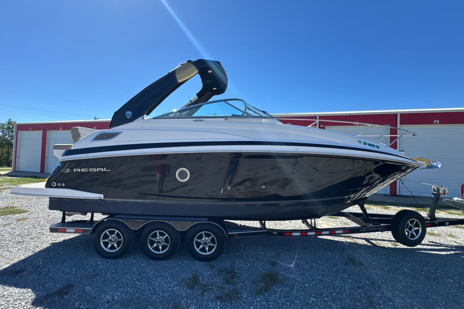 2017 Regal 28 Express - Photo 17