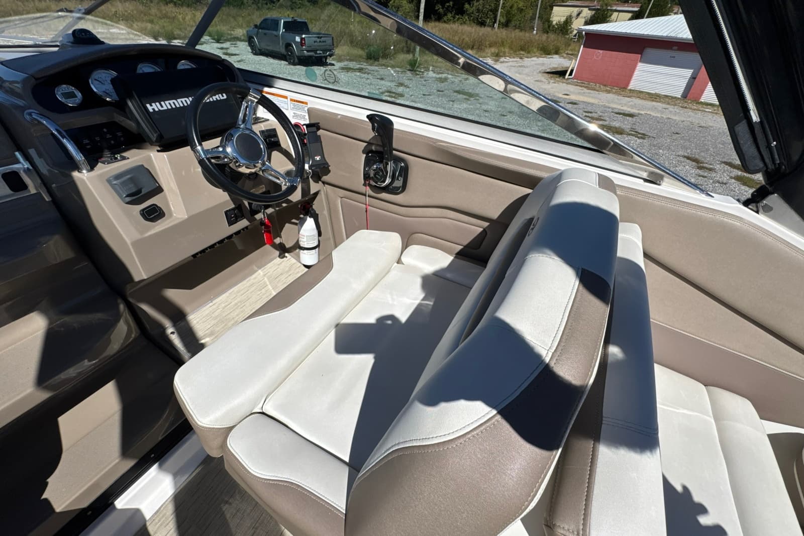 2017 Regal 28 Express - Photo 41