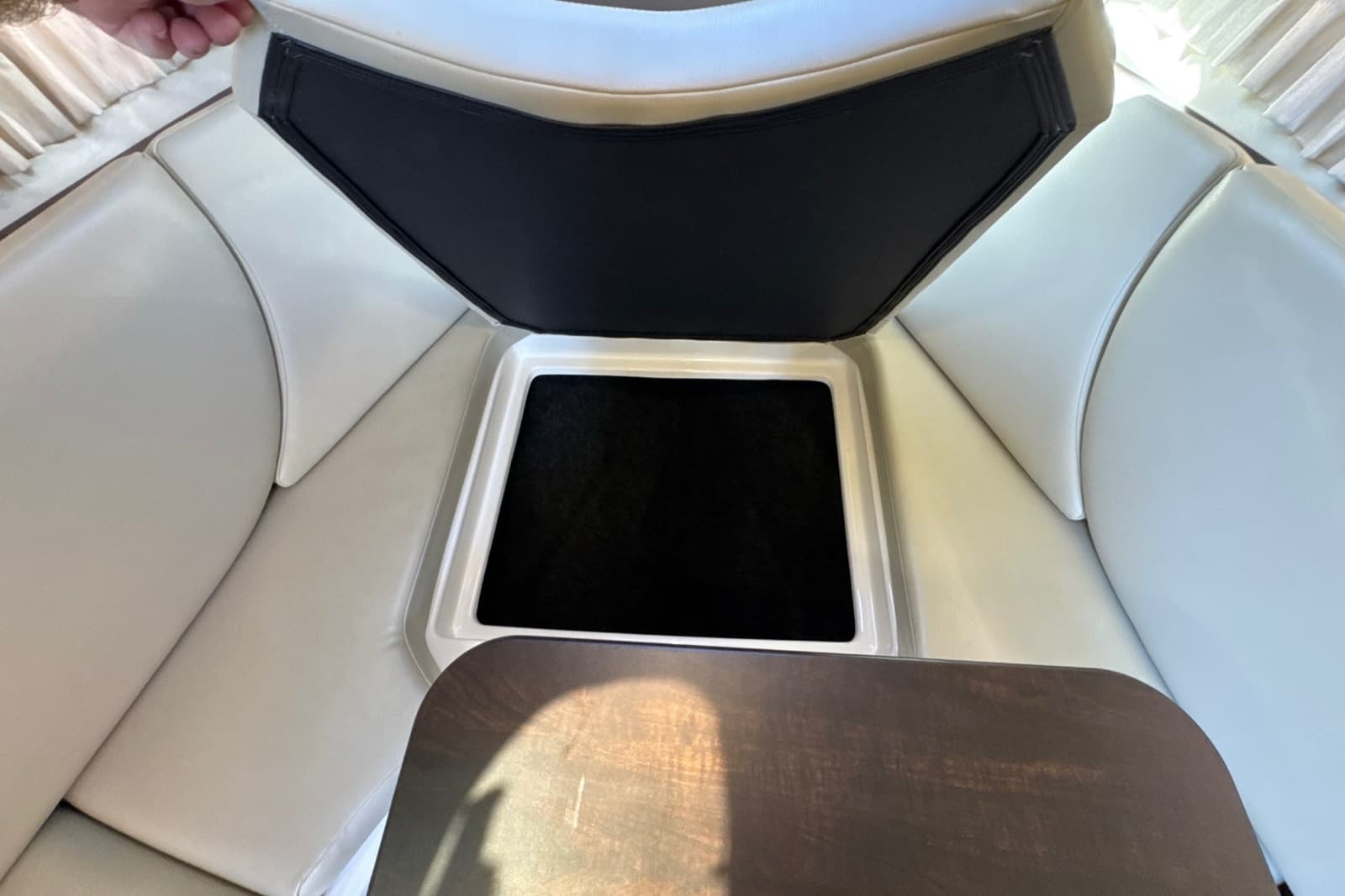 2017 Regal 28 Express - Photo 92