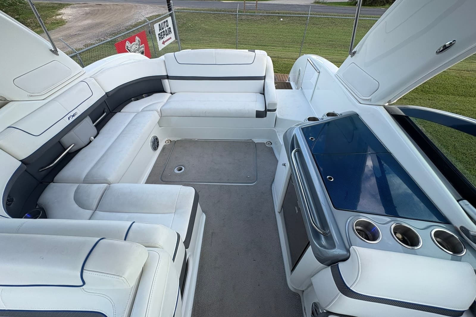 2015 Formula 350 FX Crossover Bowrider - Photo 8