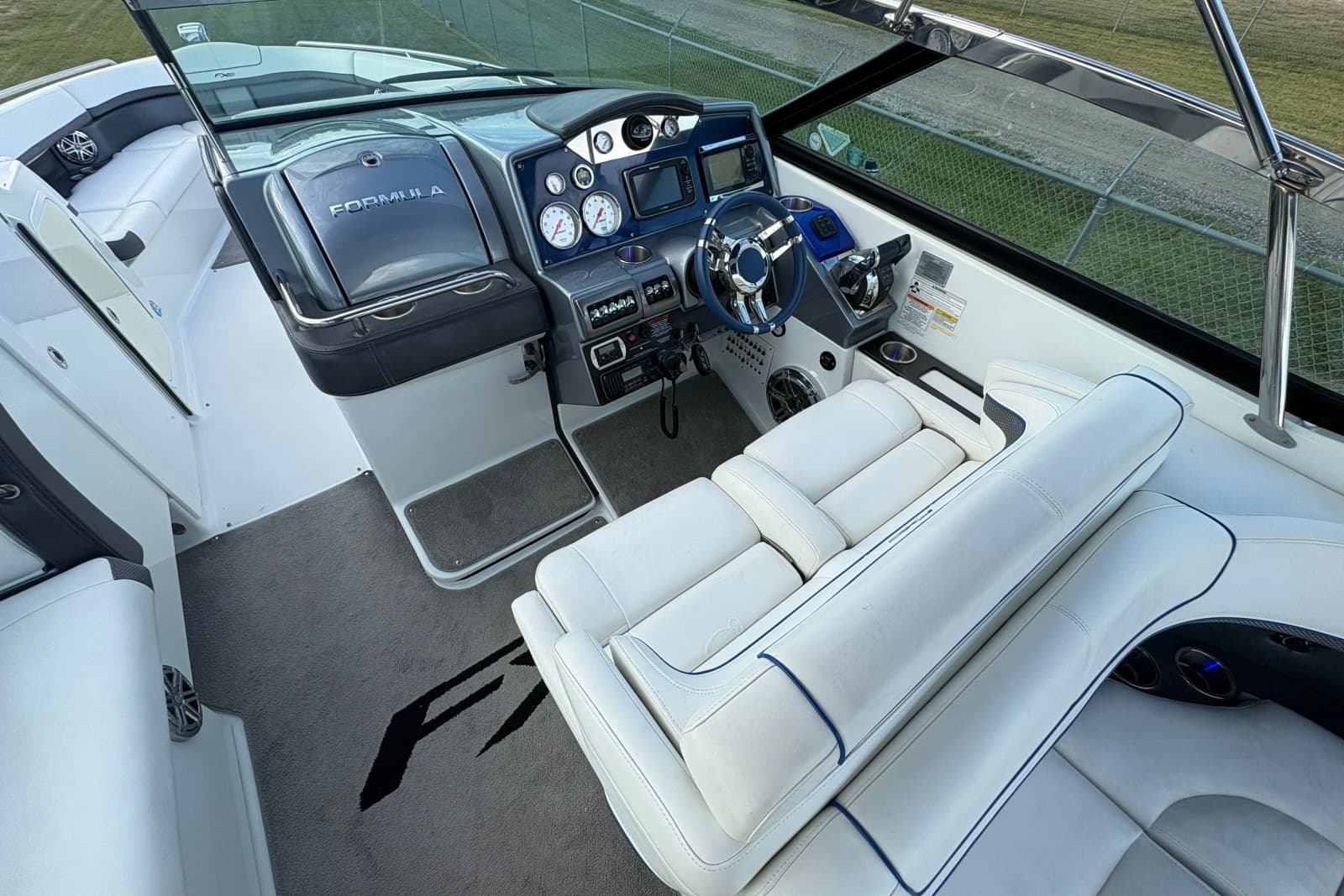 2015 Formula 350 FX Crossover Bowrider - Photo 6