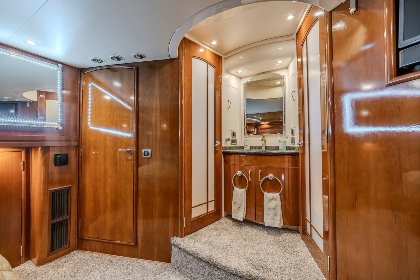 2006 Carver 56 Voyager - Photo 56