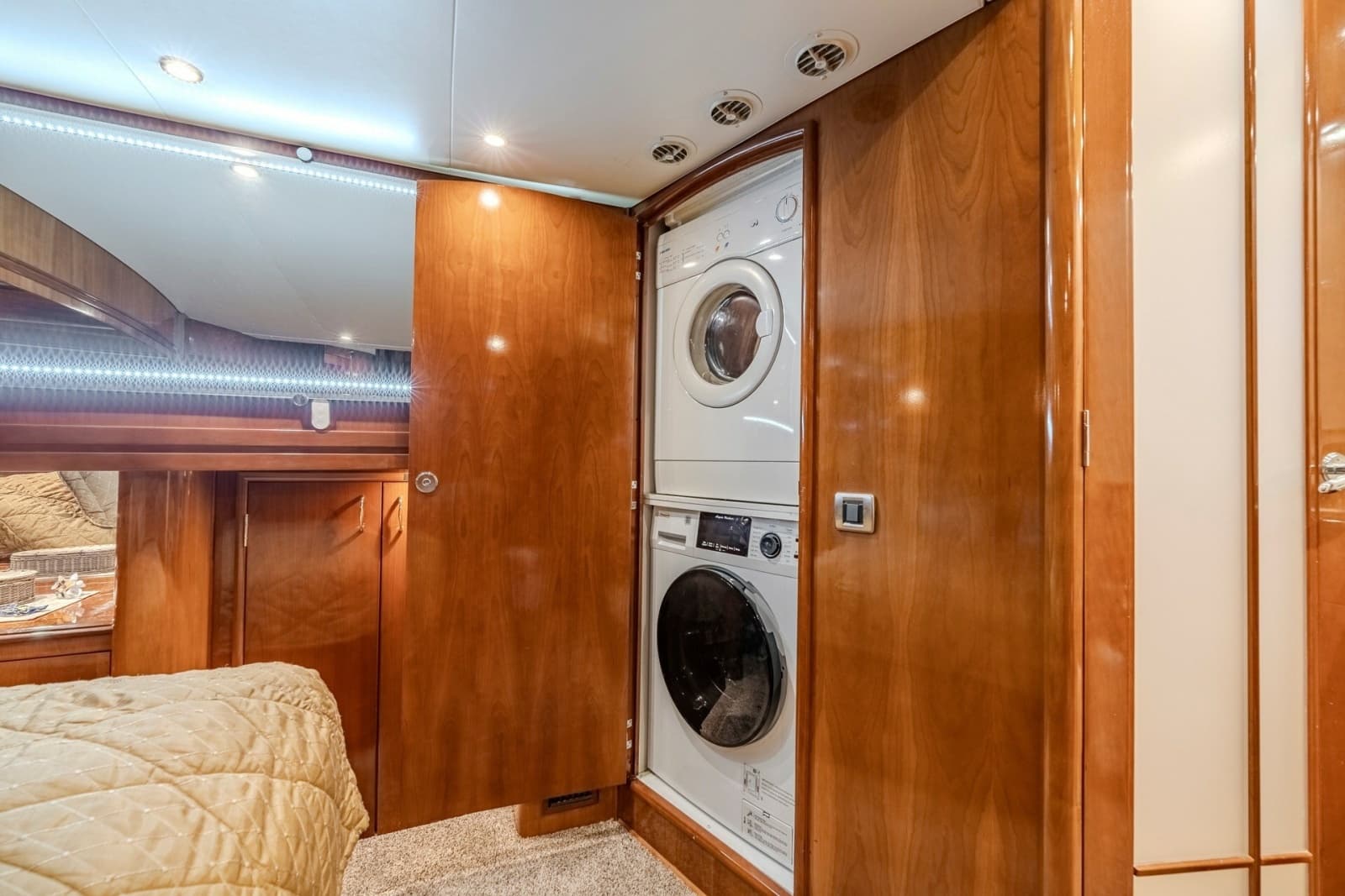 2006 Carver 56 Voyager - Photo 58