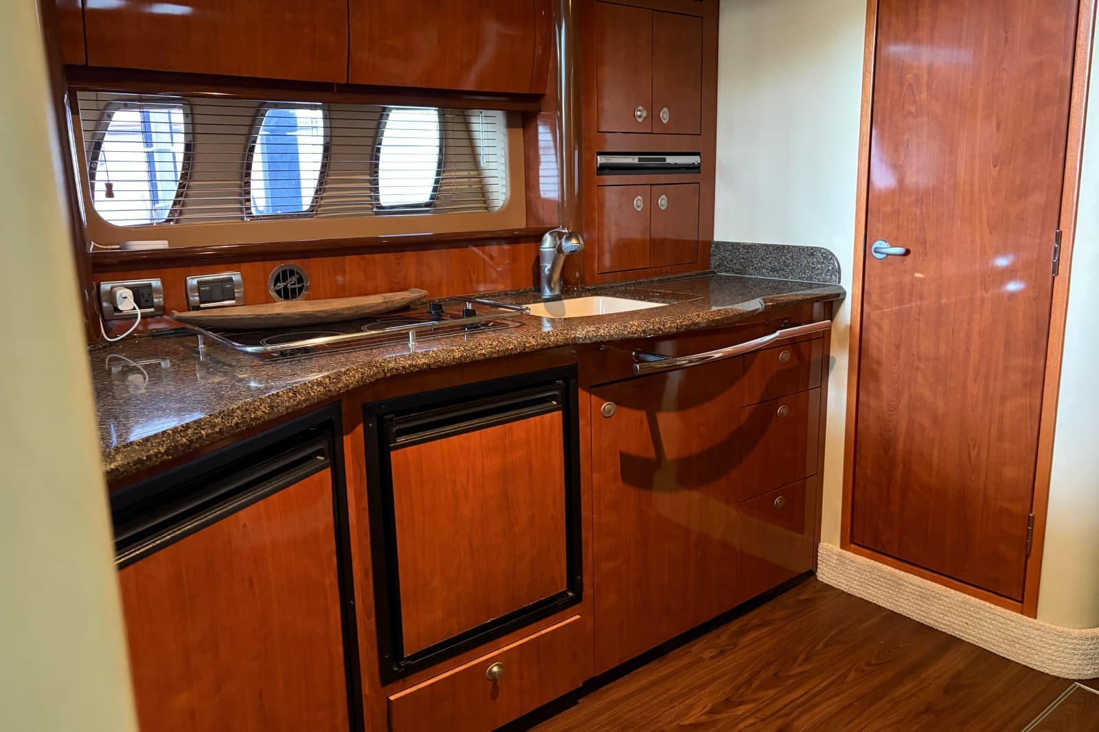 2006 Sea Ray 40 Sundancer - Photo 11