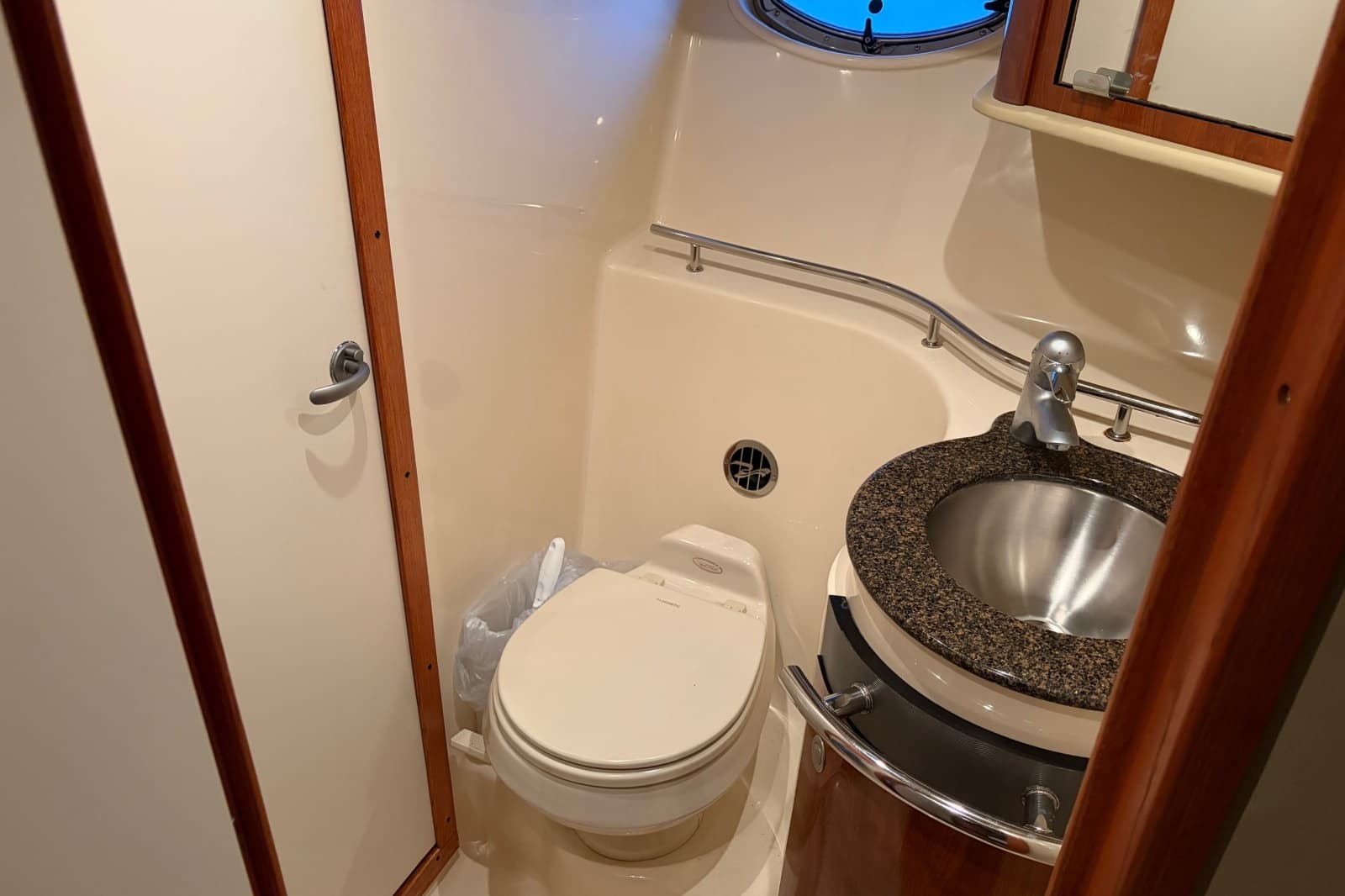 2006 Sea Ray 40 Sundancer - Photo 14
