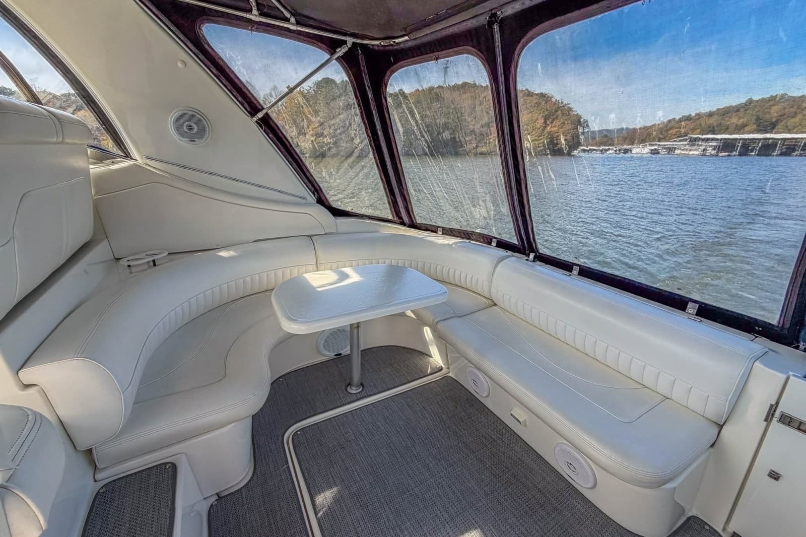 2005 Cruisers Yachts 370 Express - Photo 17