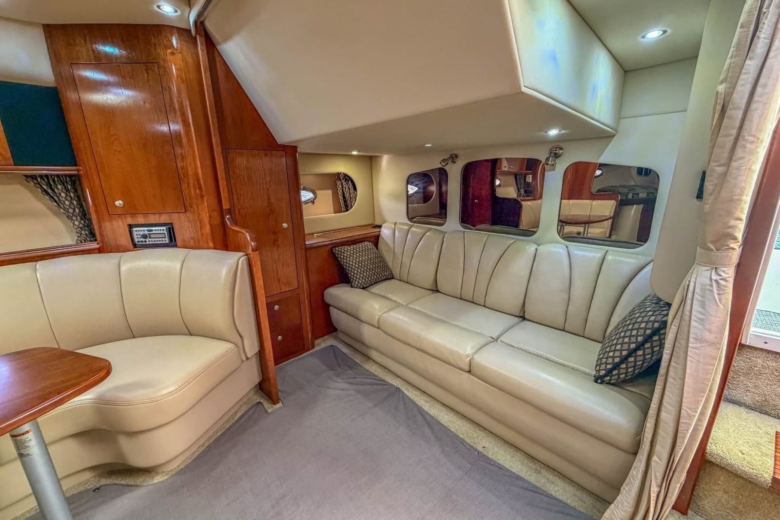 2005 Cruisers Yachts 370 Express - Photo 16