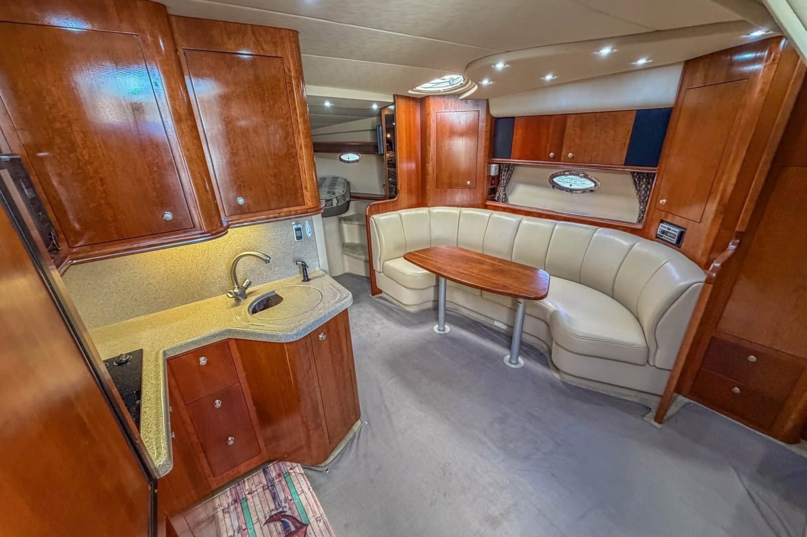 2005 Cruisers Yachts 370 Express - Photo 10