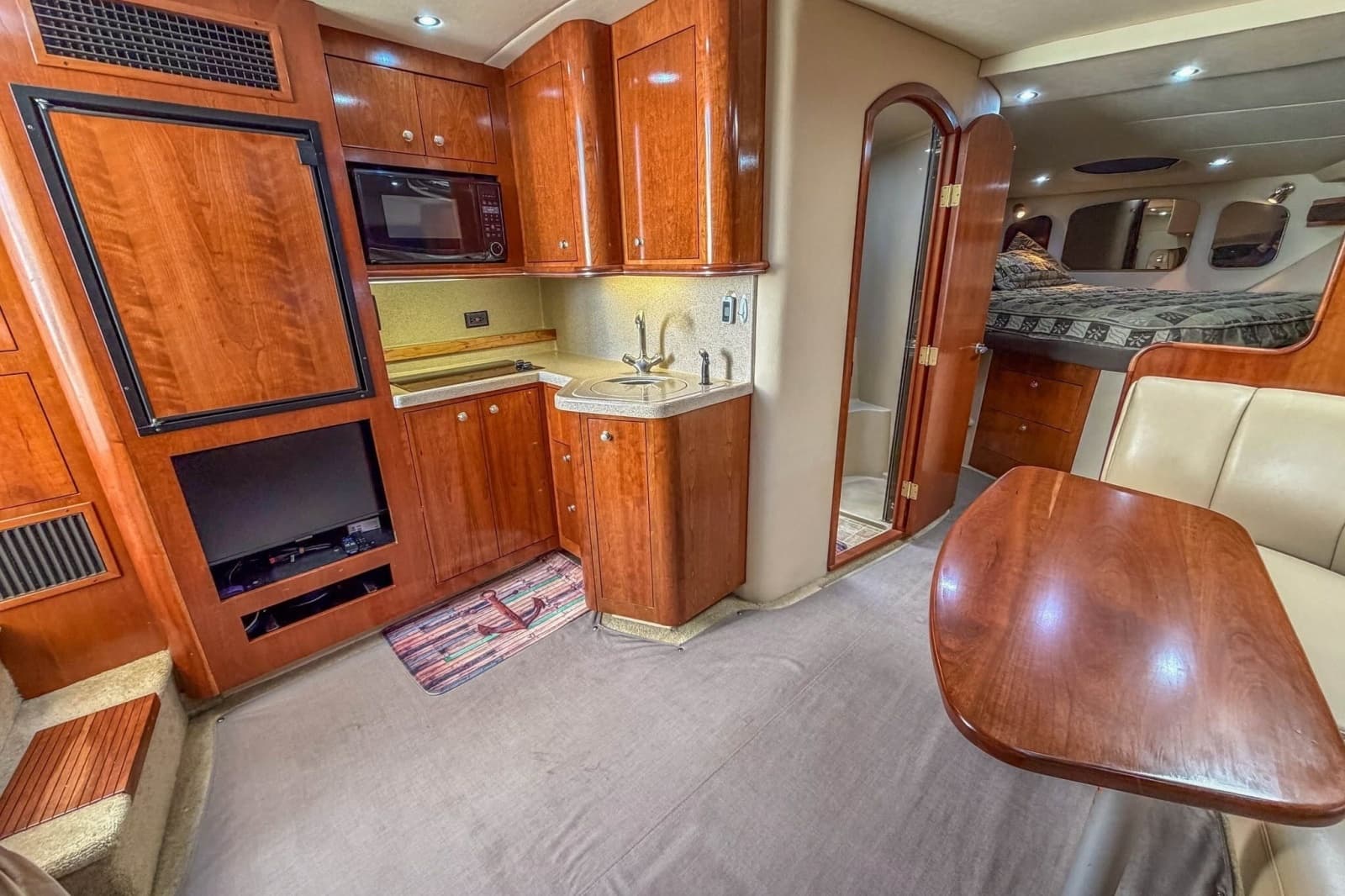 2005 Cruisers Yachts 370 Express - Photo 8