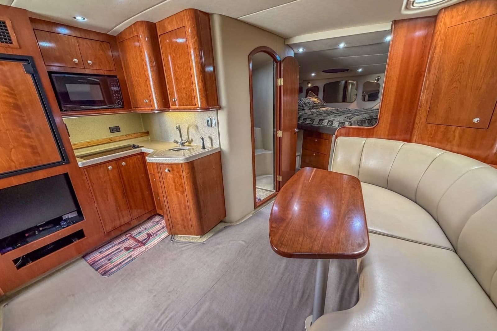 2005 Cruisers Yachts 370 Express - Photo 9