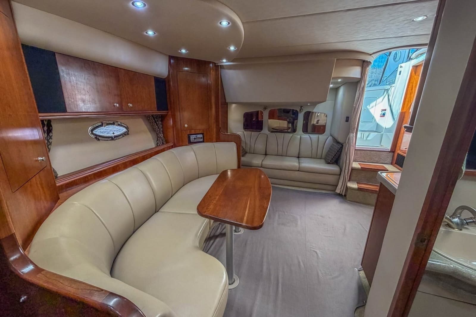 2005 Cruisers Yachts 370 Express - Photo 15