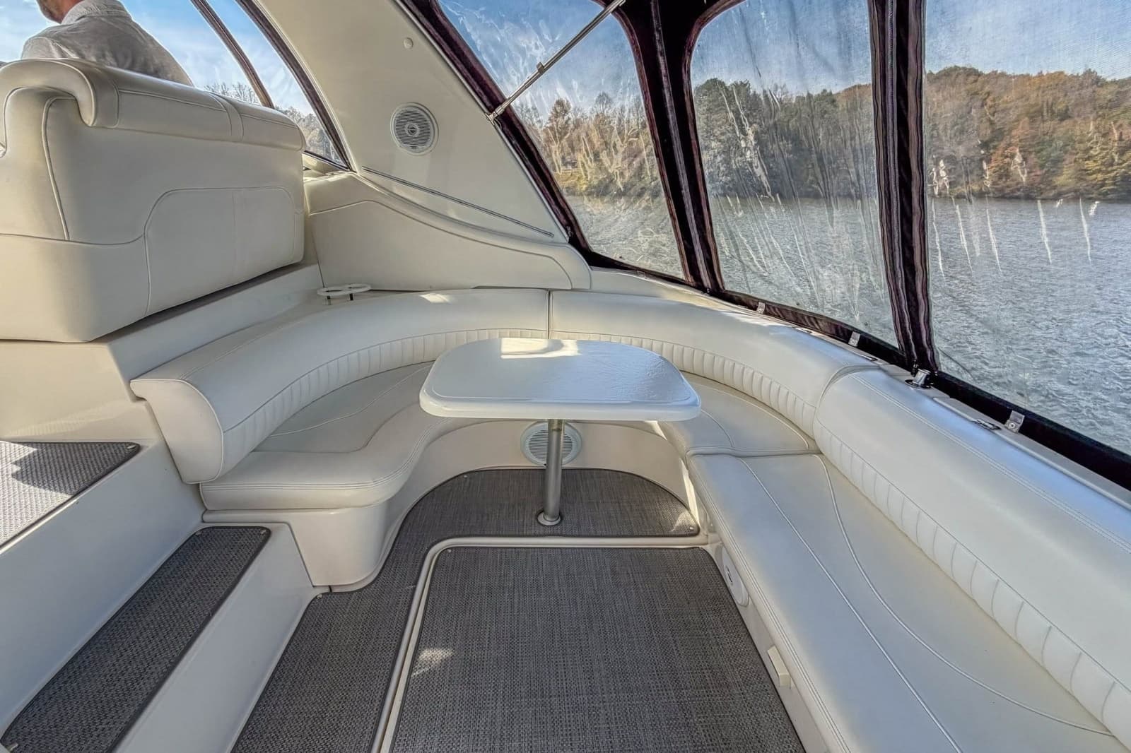 2005 Cruisers Yachts 370 Express - Photo 18