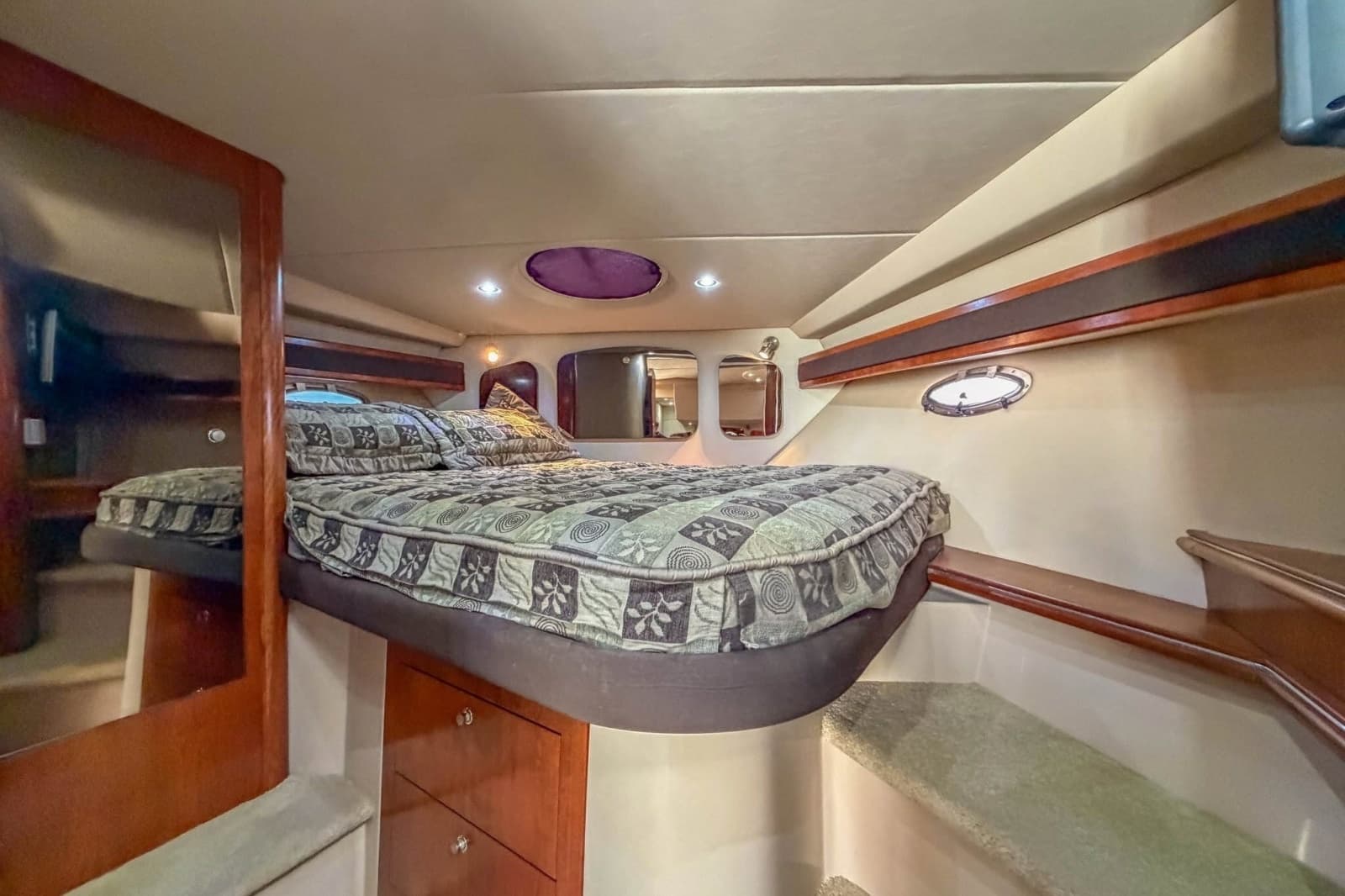 2005 Cruisers Yachts 370 Express - Photo 12