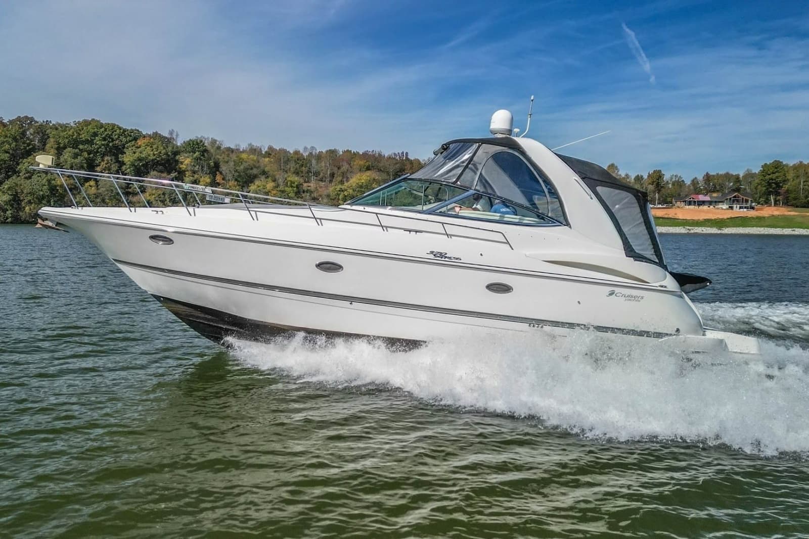 2005 Cruisers Yachts 370 Express - Photo 3