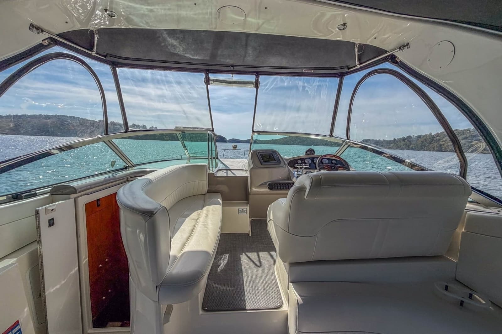 2005 Cruisers Yachts 370 Express - Photo 21