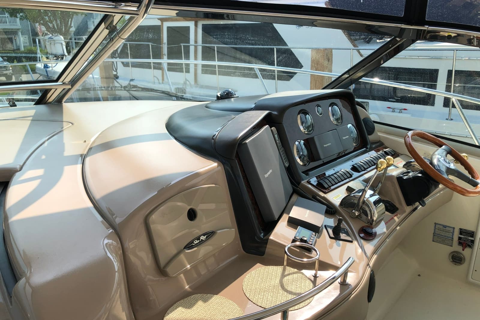2004 Sea Ray 420 Sundancer - Photo 9