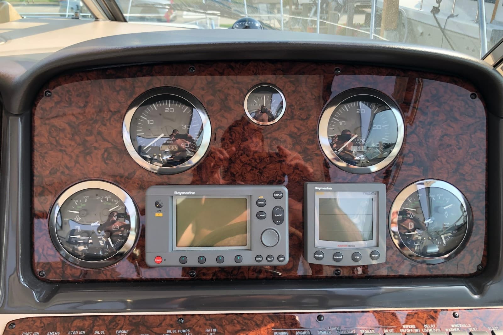 2004 Sea Ray 420 Sundancer - Photo 8