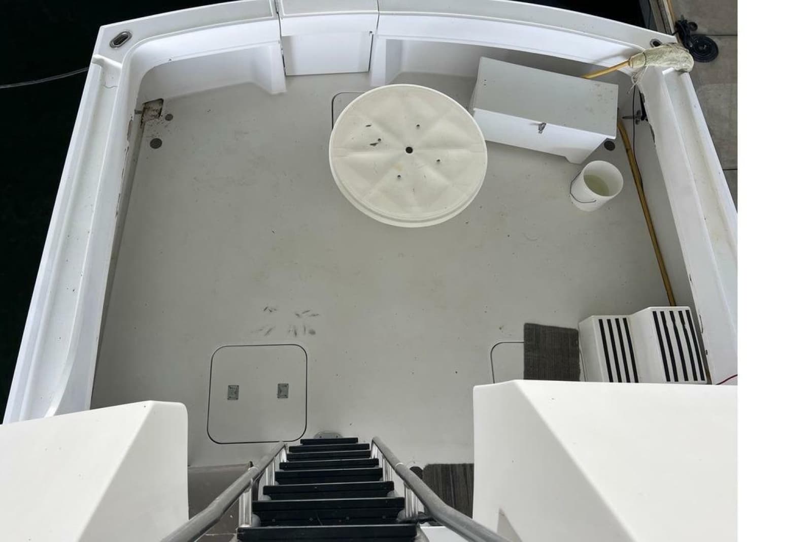 1976 Hatteras 53 Convertible - Photo 9