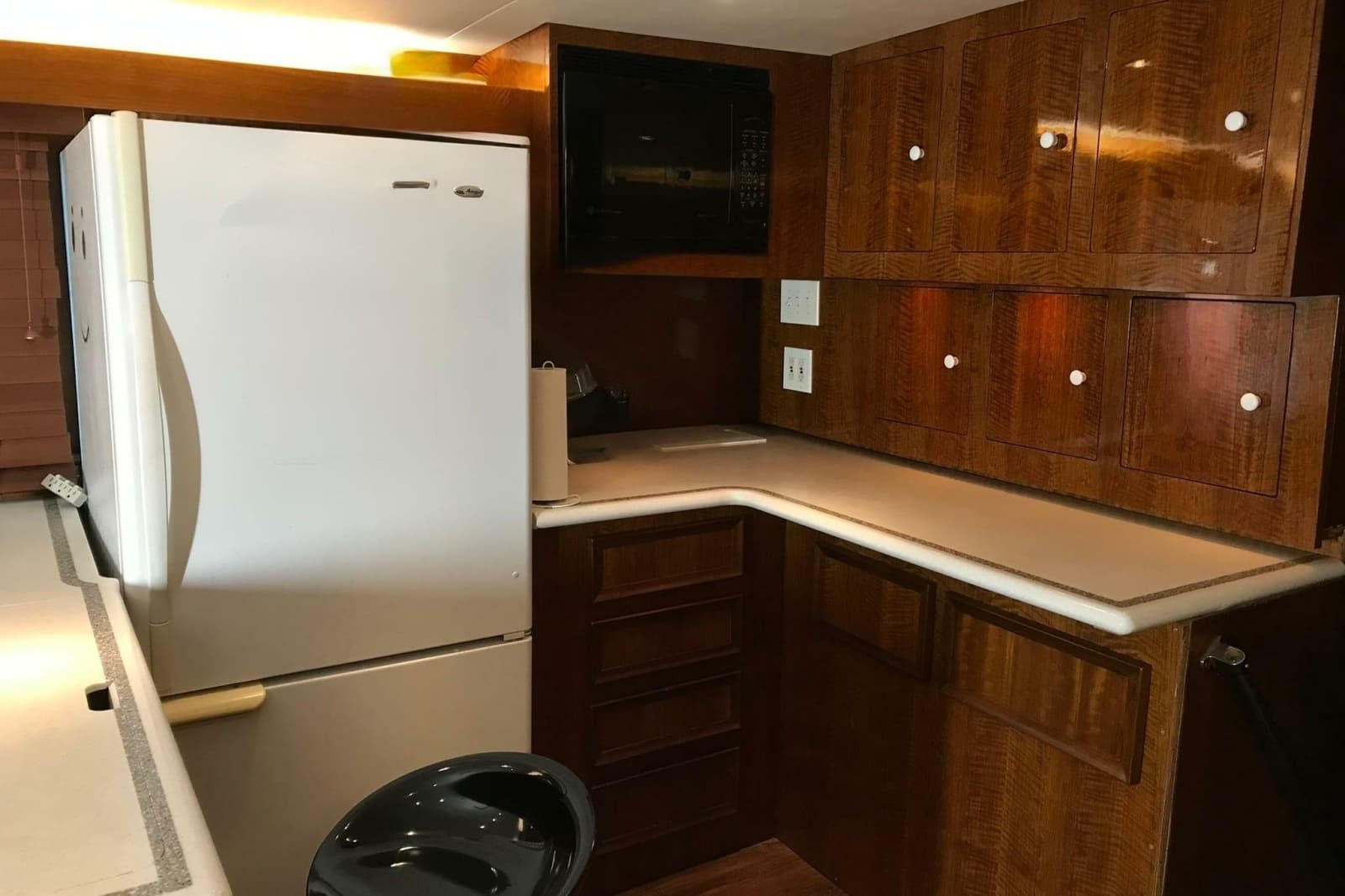 1976 Hatteras 53 Convertible - Photo 15