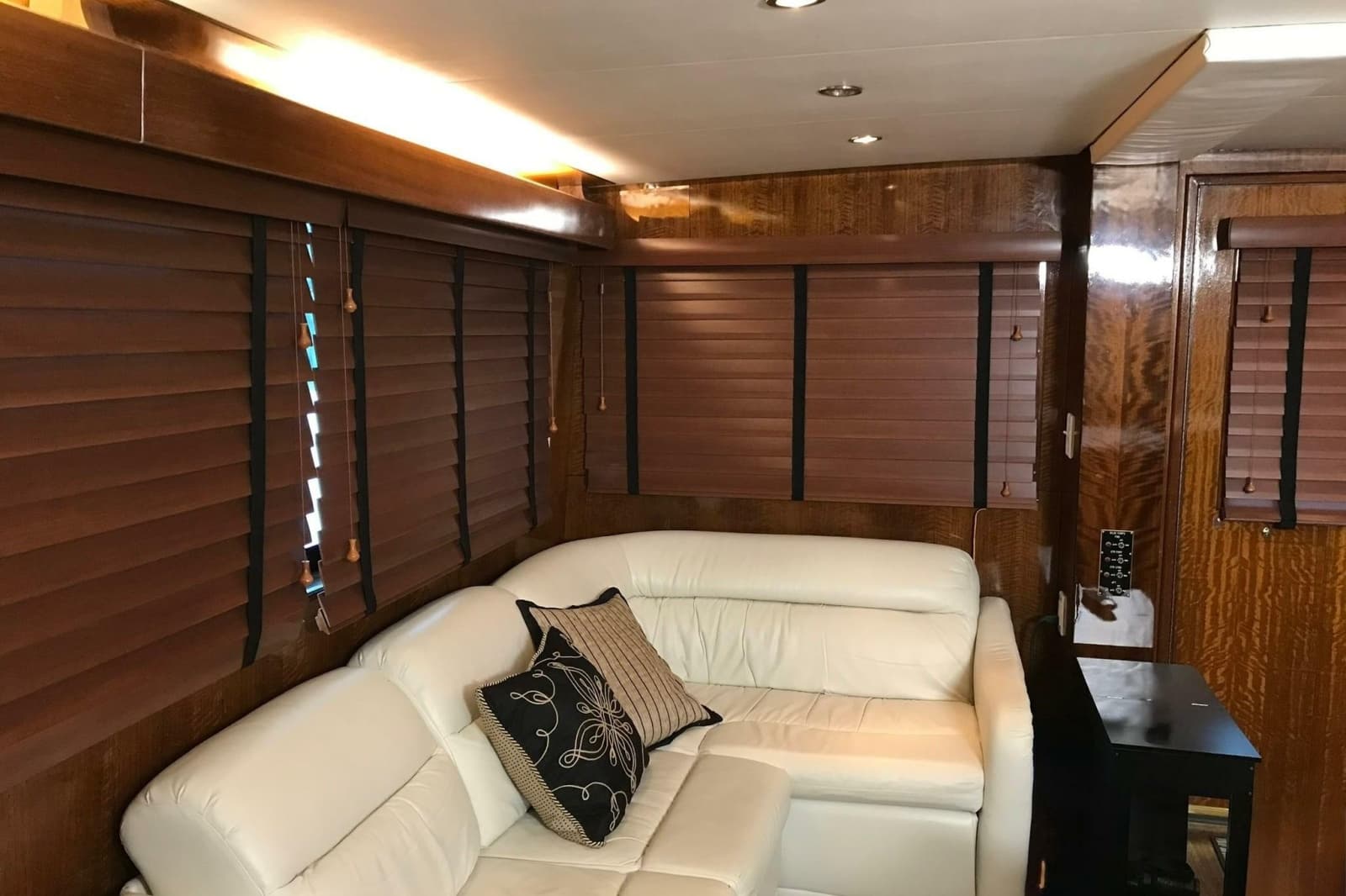1976 Hatteras 53 Convertible - Photo 14